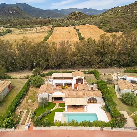 Mariposa - 500m From The Villa *